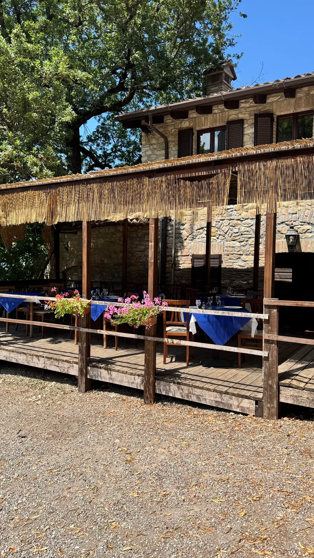 La terrazza delle Antiche Scuderie Dal Verme, ristorante affiliato